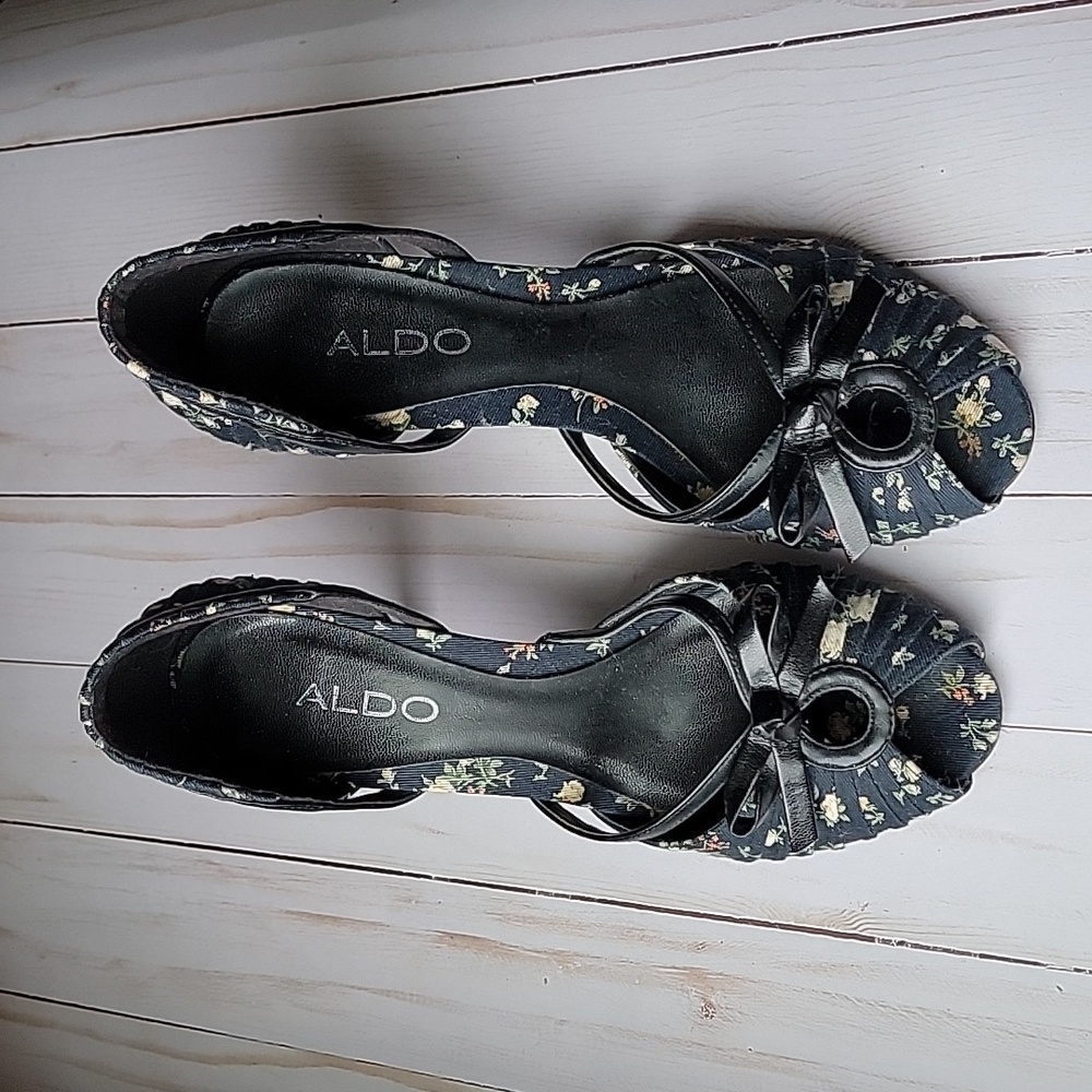 Aldo navy peep toe floral heels